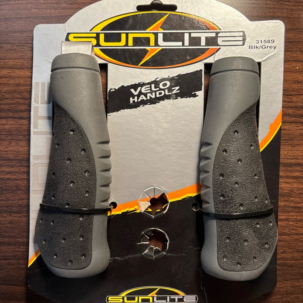 Sunlite Velo Handlebar Grips - Black and Gray